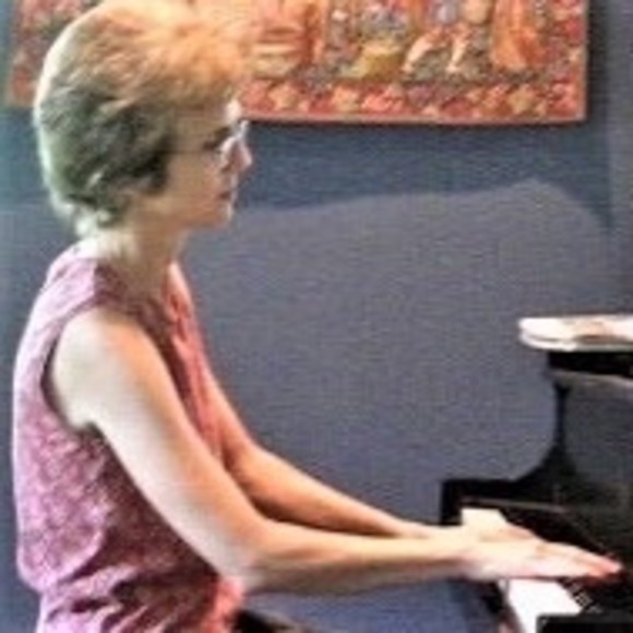 Meet your Posher, Amy - Picture 1 of 1